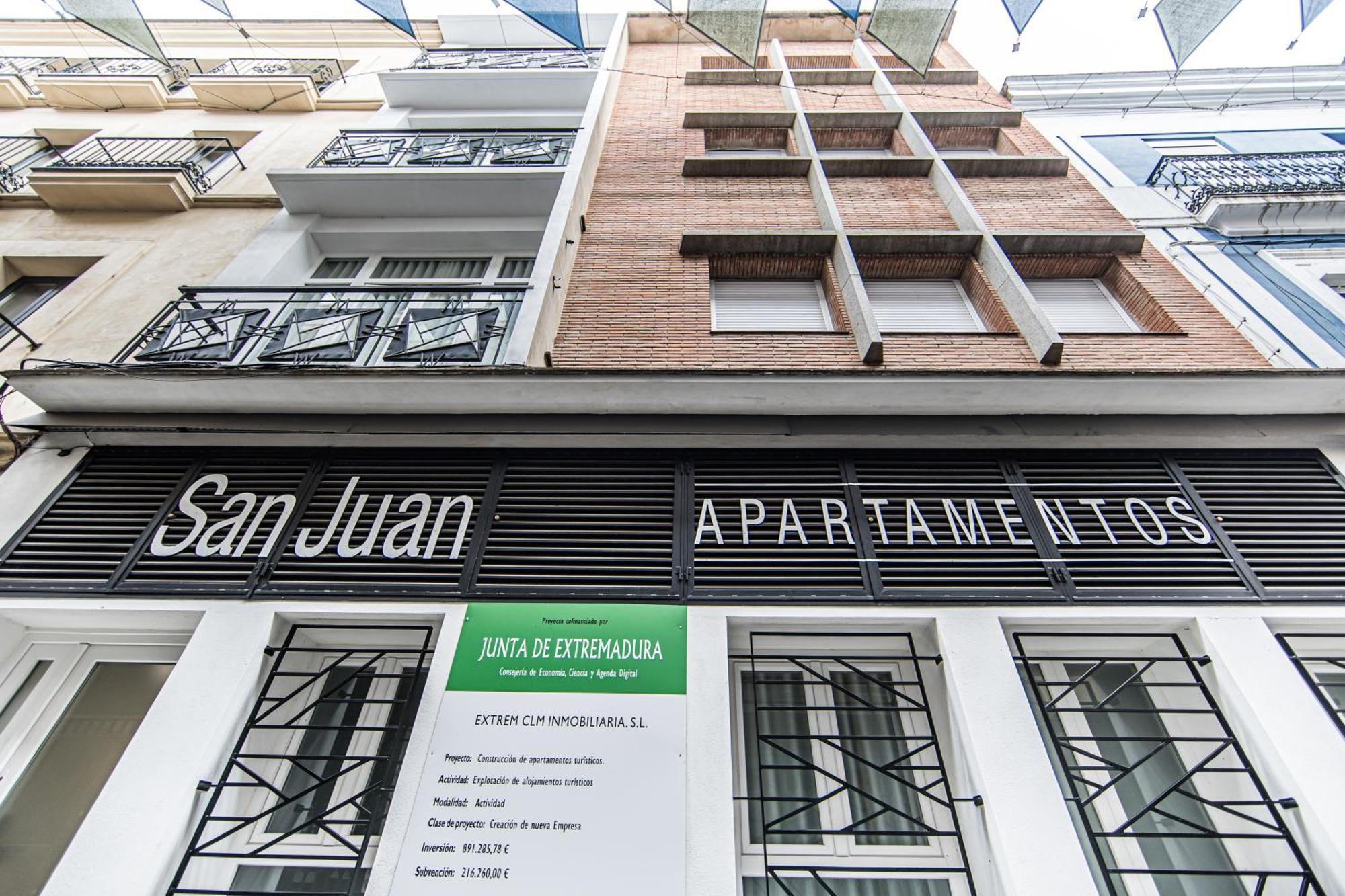 Apartamentos Luxury En San Juan Badajoz Bagian luar foto